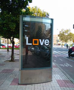 Anuncio LOVE publicidad exterior
